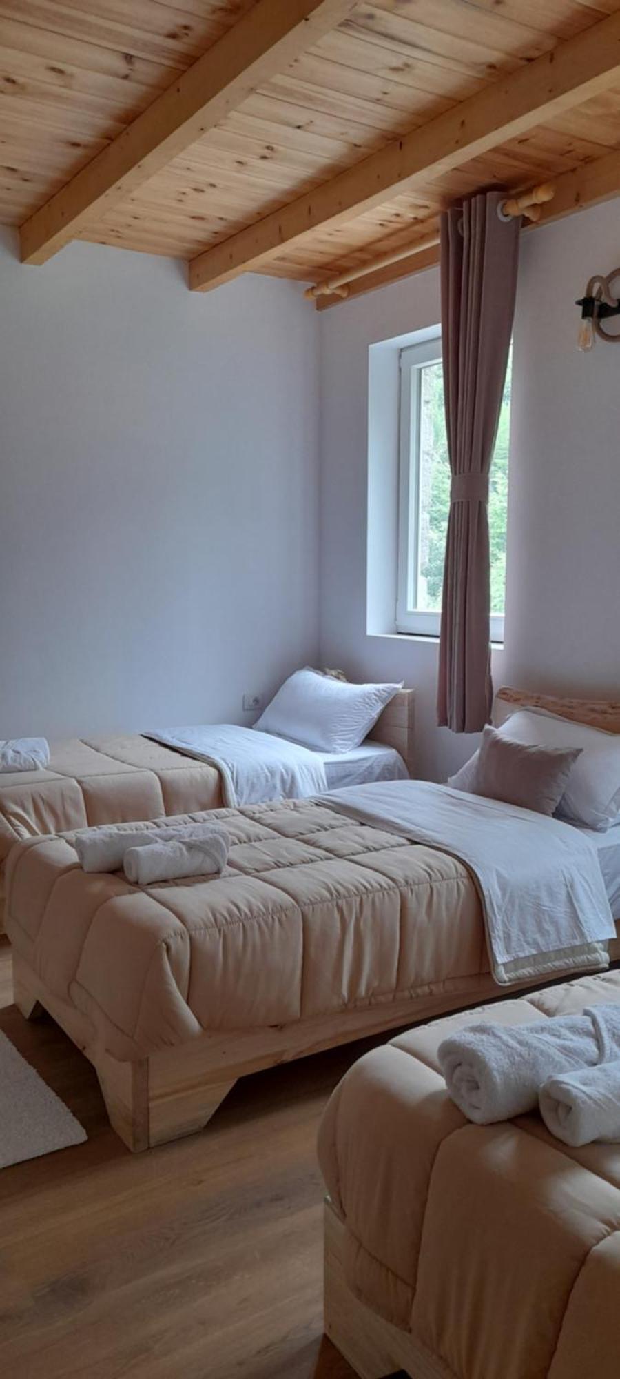 Guesthouse Dritan Tethorja Theth Rom bilde