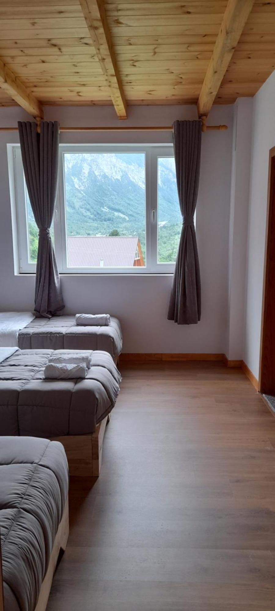 Guesthouse Dritan Tethorja Theth Rom bilde